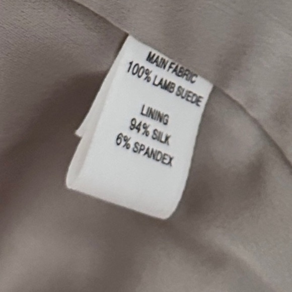 St. John 100% Lamb Suede Beige Jacket Silk Lined
Ruched Sleeve Detail Size 2 - Picture 10 of 11